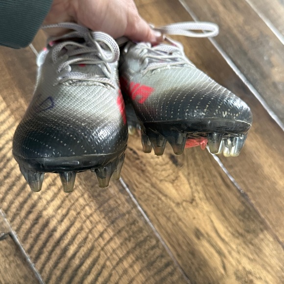 Under Armour EUC women’s Blur Smoke MC Football‎ / Soccer Cleats 7.5 - Picture 3 of 9